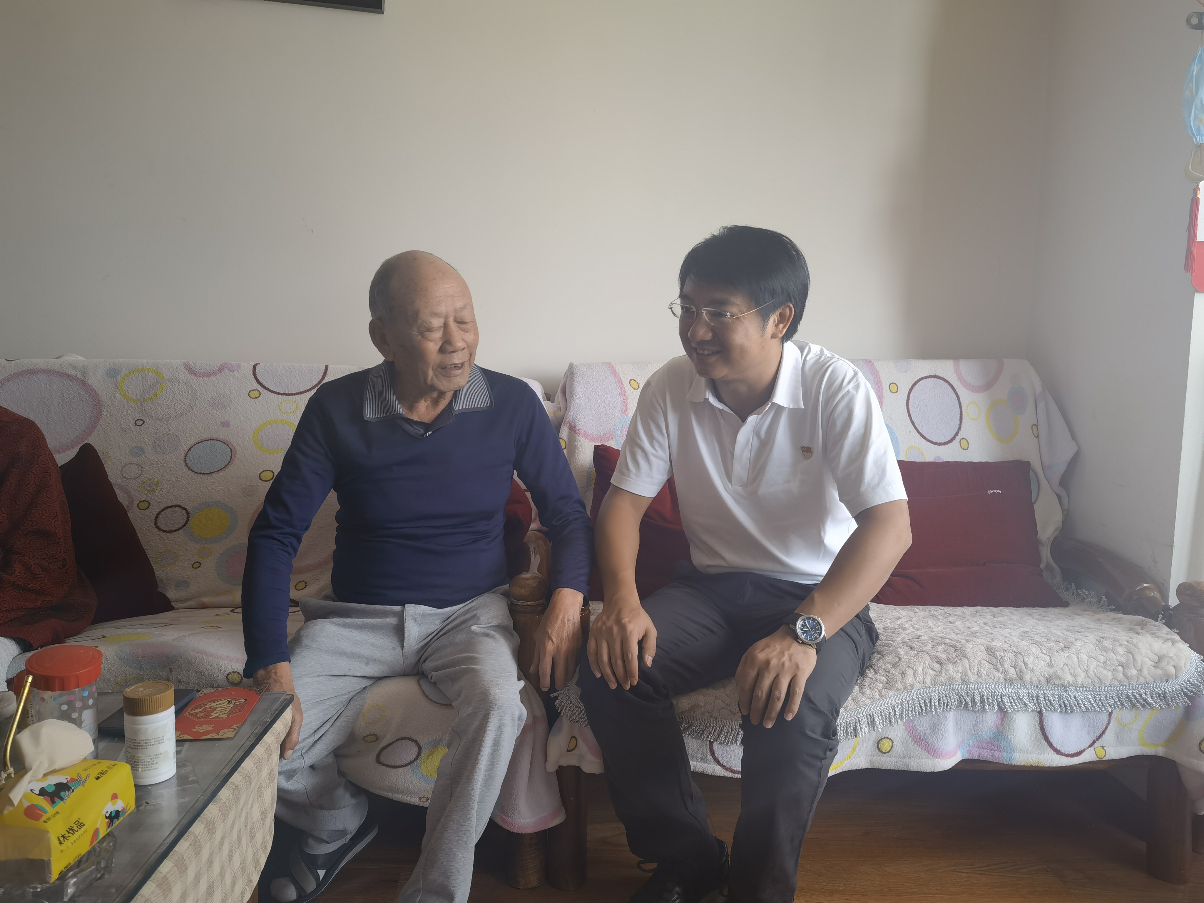 【我為群眾辦實(shí)事】公司領(lǐng)導(dǎo)帶隊(duì)慰問離退休干部及干部遺屬