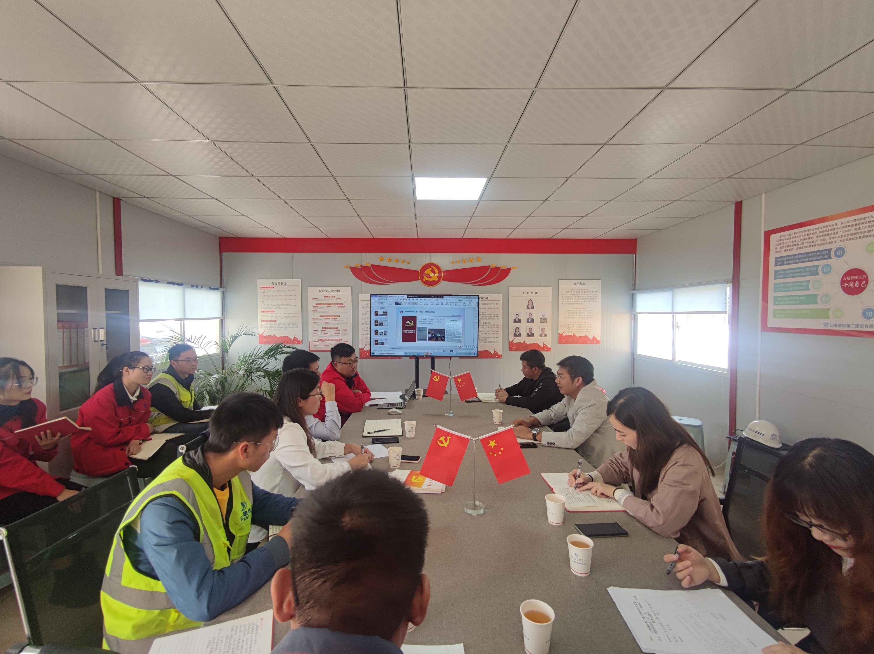 【公司動(dòng)態(tài)】萬(wàn)向遵帶隊(duì)到項(xiàng)目開展“我的職責(zé)是什么”和合格管理人員“十問自己”活動(dòng)檢查